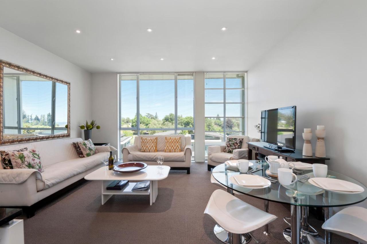 Marinaside Villa - Taupo Holiday Apartment Dış mekan fotoğraf
