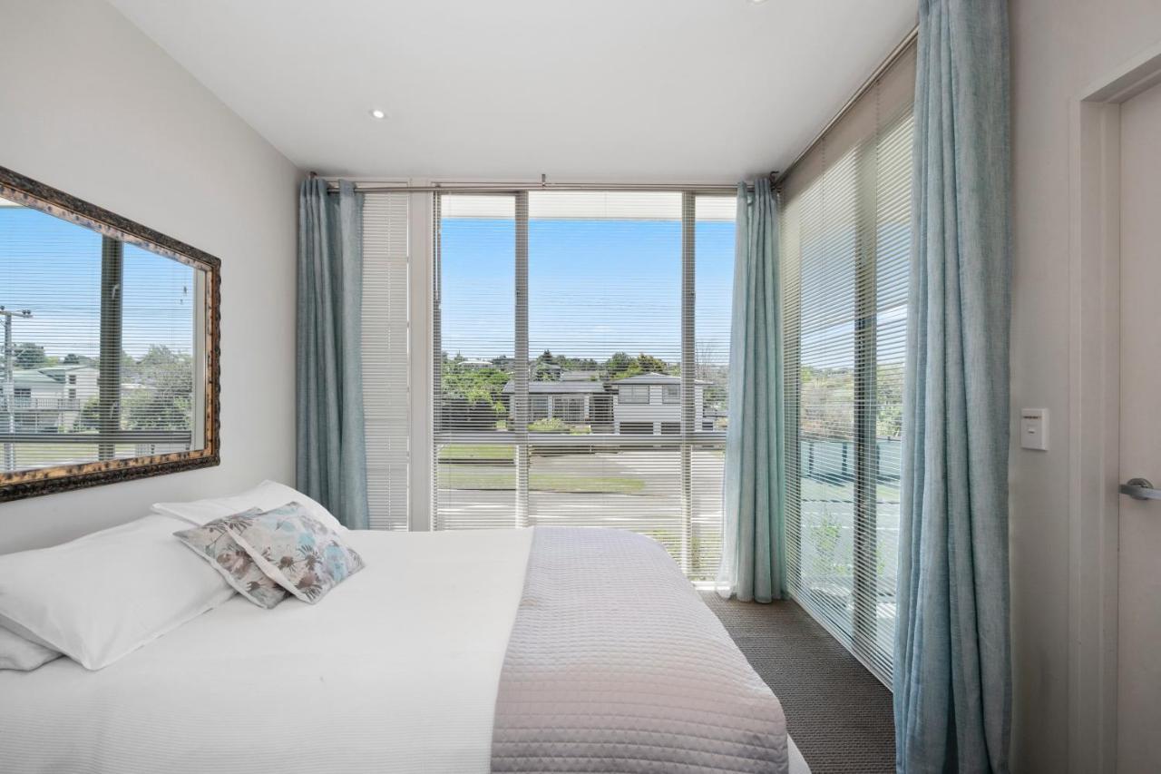 Marinaside Villa - Taupo Holiday Apartment Dış mekan fotoğraf