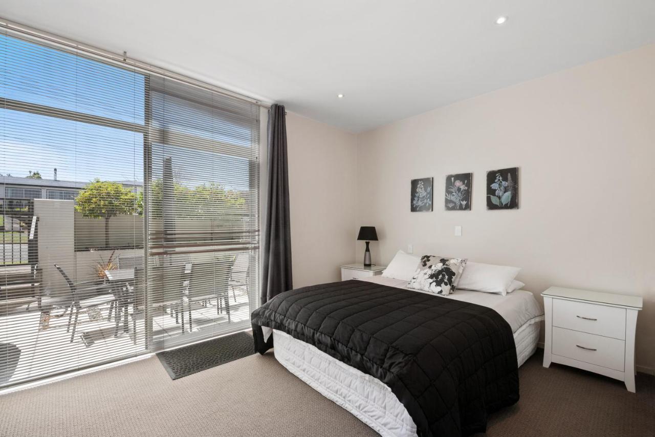 Marinaside Villa - Taupo Holiday Apartment Dış mekan fotoğraf