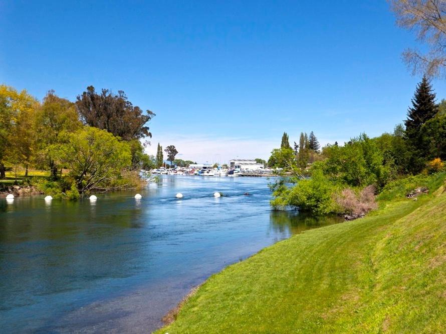Marinaside Villa - Taupo Holiday Apartment Dış mekan fotoğraf